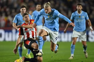 Man City vượt mặt Arsenal, áp sát ngôi đầu Liverpool 