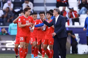 Việt Anh chia sẻ ‘kỷ niệm buồn’ với HLV Troussier tại Asian Cup 