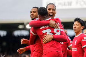 Liverpool soán vị trí Man City, trở lại đường đua vô địch 