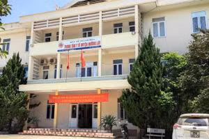 Trạm Y tế xã Trung Lý (Mường Lát) hiện không chỉ thiếu nhân viên mà trang thiết bị y tế cũng chưa đủ.