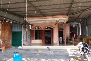 Nhà anh Nguyễn Văn Hải được cho là khá giả trong xóm vì có xe công nông, máy cày, máy xay xát...