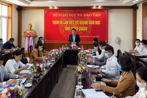 Thứ trưởng Nguyễn Hữu Độ chủ trì cuộc họp trực tuyến với các điểm cầu tại các huyện/thành của tỉnh Tuyên Quang.
