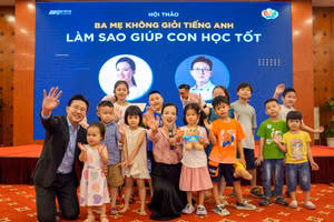 ‘Ba mẹ không giỏi tiếng Anh, làm sao giúp con học tốt?’