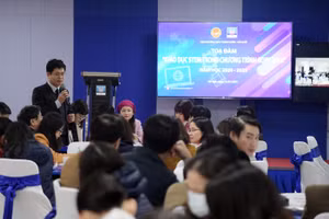 Vụ trưởng Vụ Giáo dục Trung học Nguyễn Xuân Thành chia sẻ quan điểm về giáo dục STEM tại Tọa đàm.