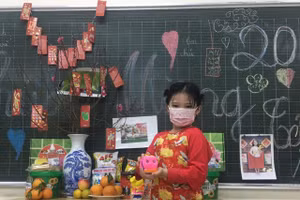 Học sinh vui đón Tết trong phòng cách ly.