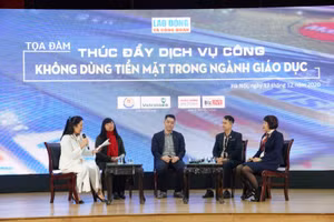 Các đại biểu trao đổi tại buổi tọa đàm.