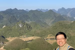 Nhà báo Đỗ Doãn Hoàng khám phá các miền trời Tổ quốc.