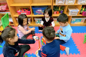 Trường mầm non đảm bảo điều kiện giữ ấm cho trẻ khi đến lớp.