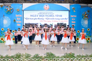Đa dạng, thiết thực hình thức sinh hoạt dưới cờ tại Trường Tiểu học Lê Văn Tám.