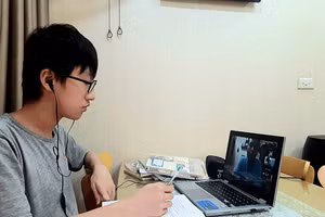 Học sinh lớp 9 và 12 học trực tuyến đến hết ngày 28/5.