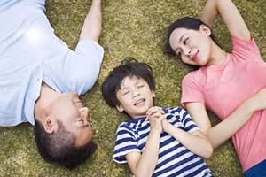 Cha mẹ không nên chỉ chú trọng rèn luyện IQ mà bỏ qua EQ. Ảnh minh họa