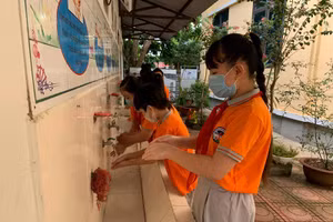 Học sinh đảm bảo 5K tại trường. Ảnh: NTCC