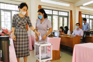 Bỏ phiếu lựa chọn SGK tại Bình Dương. Ảnh: Sở GD&ĐT Bình Dương