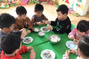 Trẻ mầm non tại Trường Mầm non tư thục Hiệp Hòa, huyện Lý Nhân trong giờ học trên lớp.
