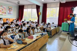 Một lớp tiểu học tại tỉnh Bình Dương có sĩ số học sinh lên tới gần 50 em.