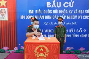 Bị can bỏ phiếu tại điểm bầu cử Trại tạm giam Công an tỉnh Nghệ An