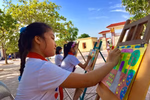 Học sinh Trường Tiểu học Hưng Chính, Tp Vinh, Nghệ An thi vẽ tranh chủ đề Dinh dưỡng lành mạnh quanh em.