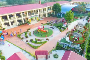 Trường Mầm non Hương Vĩ nhìn từ trên cao. 