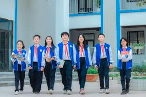 Học sinh Trường THCS Thành Công hân hoan trong ngôi trường bề dày truyền thống.