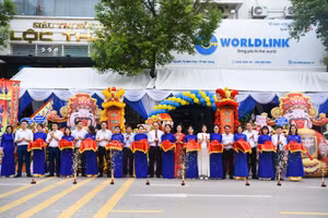 Khai trương 
