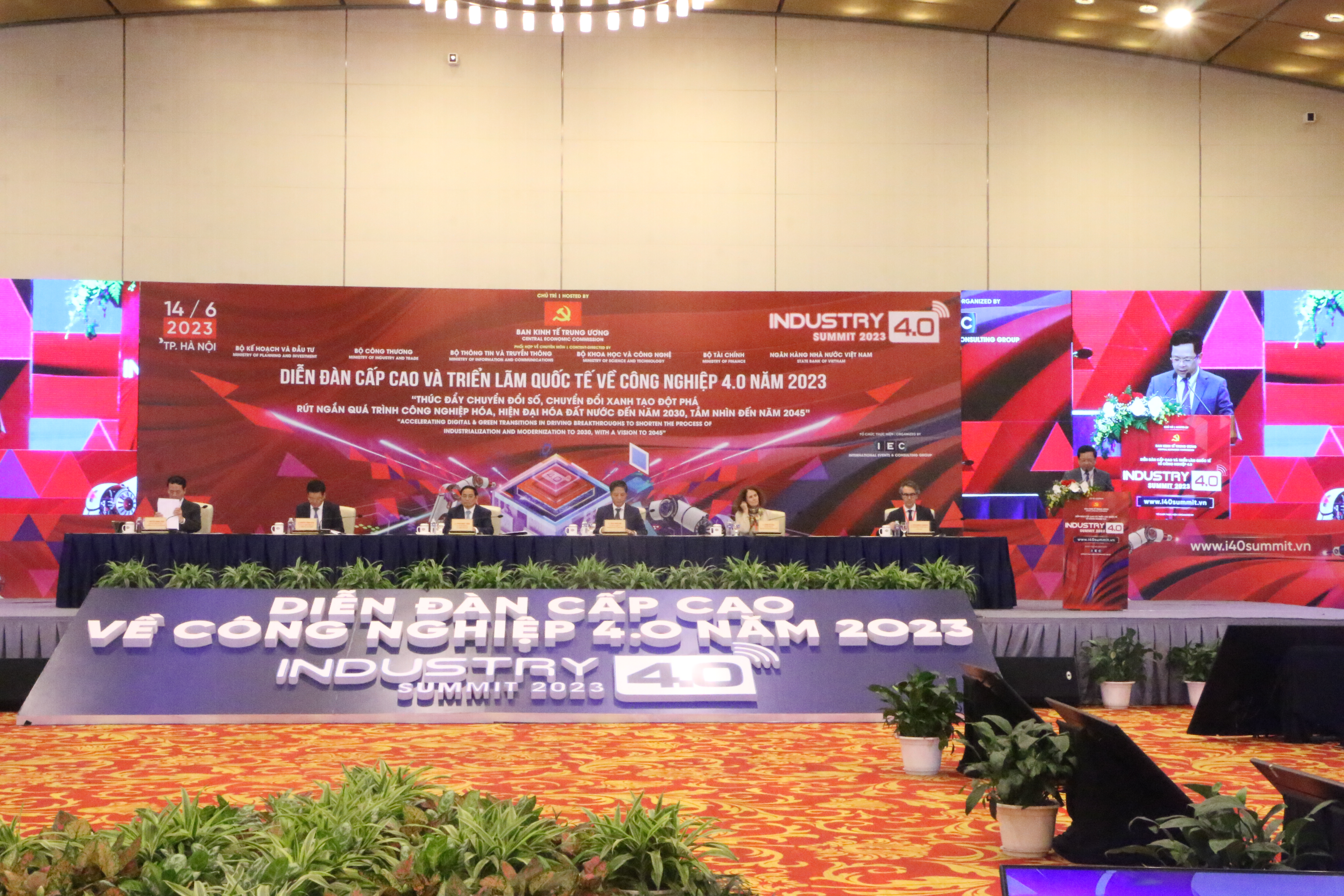 Thủ tướng Chính phủ Phạm Minh Chính đồng chủ trì phiên toàn thể cấp cao của Diễn đàn.