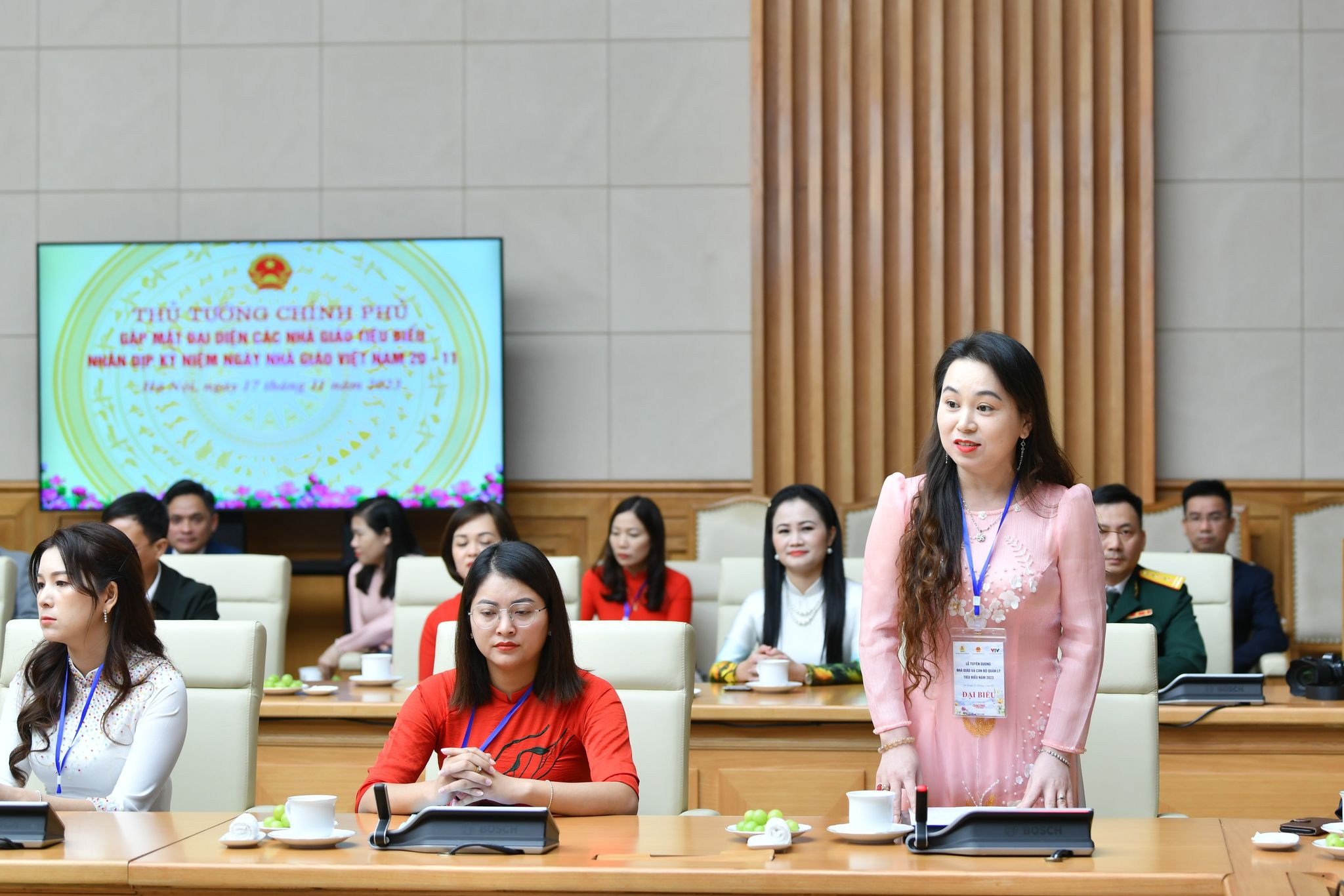 Cô Nguyễn Thúy Duyên - Tổ trưởng chuyên môn khối 2, 3 Trường Tiểu học thị trấn Ái Tử (Triệu Phong, Quảng Trị) phát biểu tại buổi gặp mặt. Cô Nguyễn Thúy Duyên - Tổ trưởng chuyên môn khối 2, 3 Trường Tiểu học thị trấn Ái Tử (Triệu Phong, Quảng Trị) phát biểu tại buổi gặp mặt.