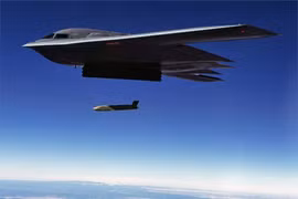 Mỹ phóng tên lửa AGM-158C LRASM từ B-2 Spirit trên bầu trời Thái Bình Dương
