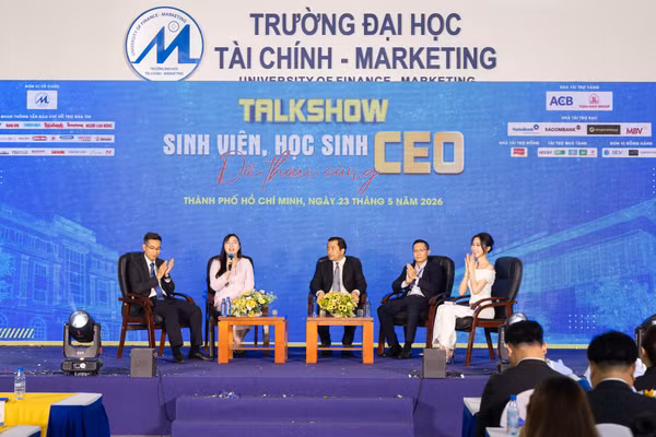 Các chuyên gia tại talkshow "Sinh viên, học sinh đối thoại cùng CEO".