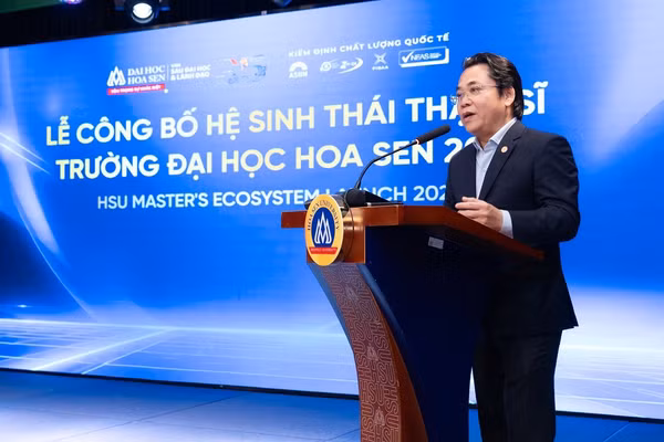 PGS.TS Nguyễn Hữu Huy Nhựt phát biểu về định hướng của Nhà trường trong việc xây dựng hệ sinh thái thạc sĩ.