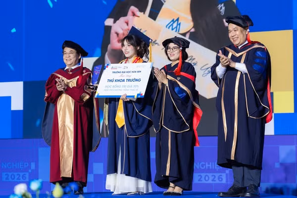 Nguyễn Trần Mỹ Uyên (ngành Kế toán) - Thủ khoa Trường Đại học Hoa Sen được trao học bổng 70% học phí chương trình Thạc sĩ tại HSU.