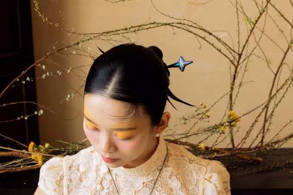 Mẫu trâm khảm trai được giới trẻ yêu thích. Ảnh: NVCC