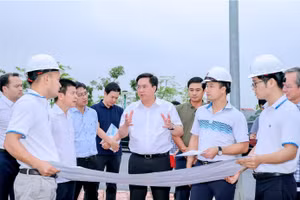 Chủ tịch UBND tỉnh Vĩnh Phúc Trần Duy Đông đã kiểm tra 4 dự án nhà ở xã hội trên địa bàn thành phố Vĩnh Yên.