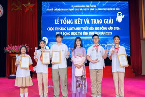 Giáo viên hướng dẫn và các thành viên phát triển dự án Hệ sinh thái Lily Educare – Robot AI.