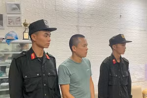Lực lượng chức năng bắt giữ Đoàn Văn Thắng. (Ảnh: Công an Hà Giang)