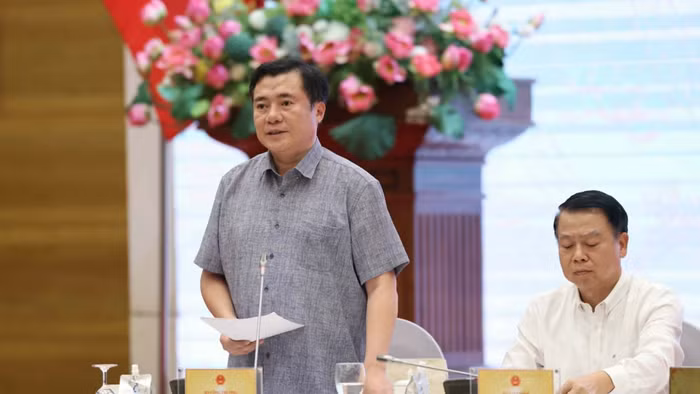 Thứ trưởng Bộ Công Thương Nguyễn Sinh Nhật Tân giải đáp những nội dung liên quan đến việc áp dụng xăng E10 từ 1/6 