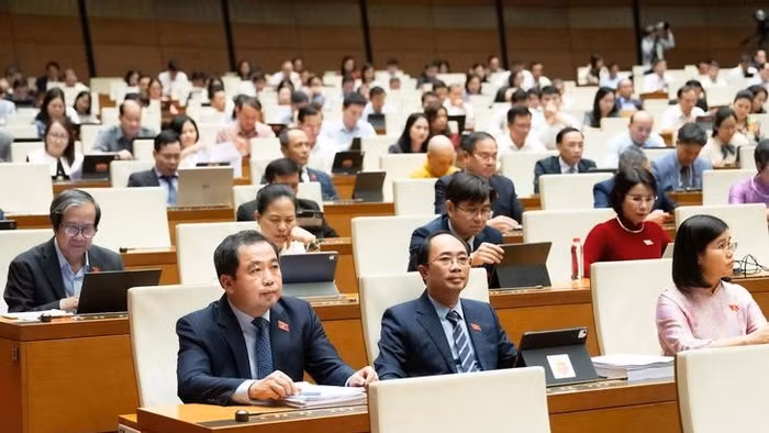 Các đại biểu Quốc hội tham gia phiên họp .