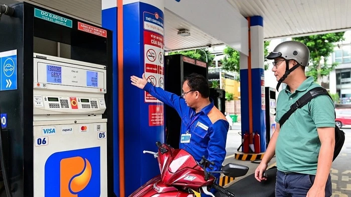 Giá xăng ngày mai dự báo quay đầu giảm sâu