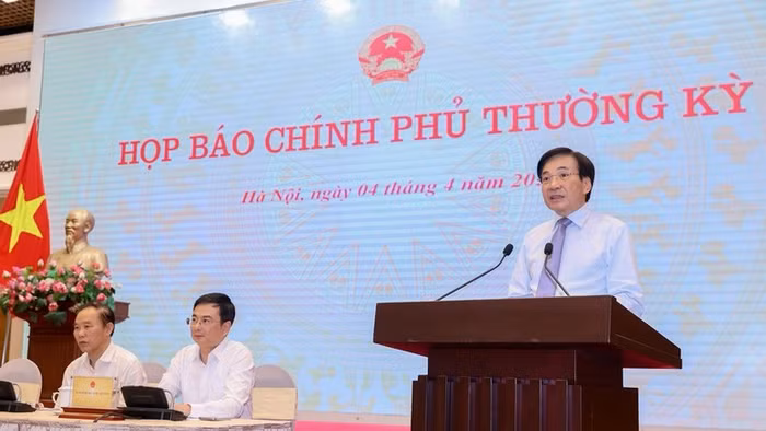 Bộ trưởng, Chủ nhiệm Văn phòng Chính phủ Trần Văn Sơn, Người phát ngôn của Chính phủ phát biểu.