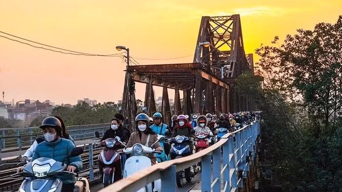 Xe máy, người đi bộ lưu thông bình thường qua cầu Long Biên từ 28/5