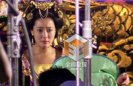 Rò rỉ tạo hình Võ Tắc Thiên của Kim Hee Sun - Ảnh 3 Ro ri tao hinh Vo Tac Thien cua Kim Hee Sun - Anh 3