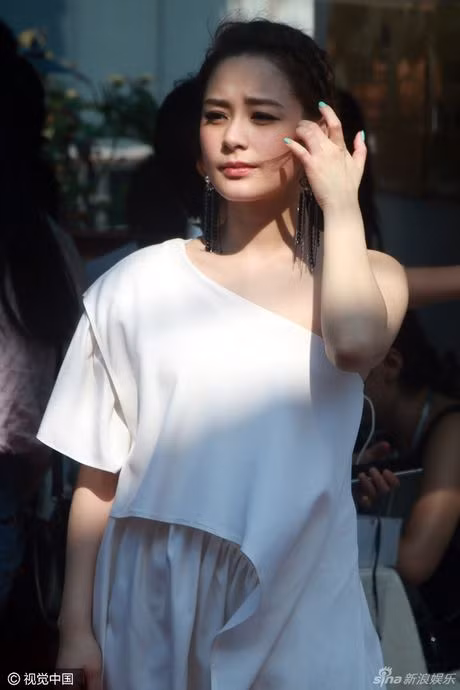 Bat ngo truoc mot Chung Han Dong phat tuong, guong mat tron xoe - Anh 1