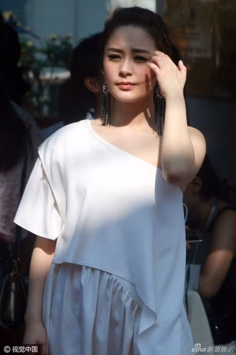 Bat ngo truoc mot Chung Han Dong phat tuong, guong mat tron xoe - Anh 2