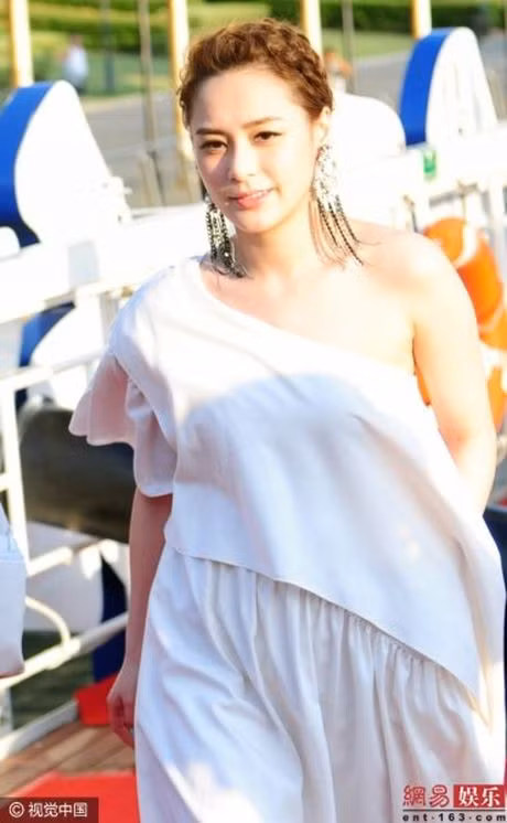 Bat ngo truoc mot Chung Han Dong phat tuong, guong mat tron xoe - Anh 4