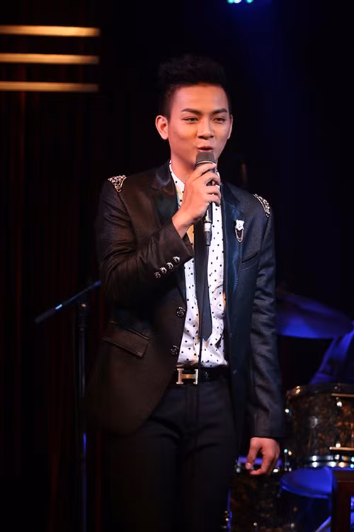 Bố mẹ đẻ Hoài Lâm tháp tùng con trai đi hát - 5