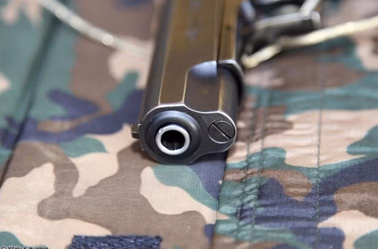 Tận mắt mẫu súng lục “khủng” của đặc nhiệm Nga ảnh 5