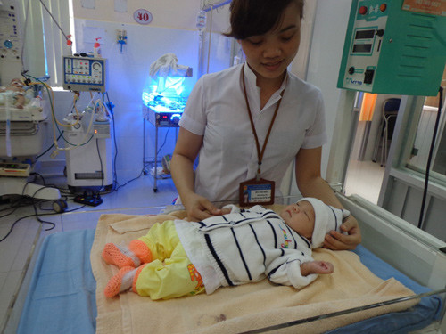 bỏ rơi con, sơ sinh, đắc lắc, bệnh viện, con nuôi