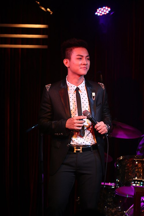 Hoài Lâm thành danh, bố mẹ đẻ ra mặt ảnh 4 Bố mẹ đẻ Hoài Lâm tháp tùng con trai đi hát - 4