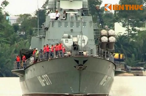 Tàu hộ vệ tên lửa Molniya HQ-377 ra biển thử nghiệm.