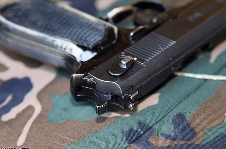 Tận mắt mẫu súng lục “khủng” của đặc nhiệm Nga ảnh 8