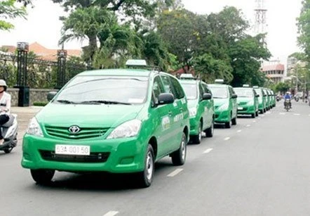 Đỡ đẻ cho khách, tài xế taxi được thưởng